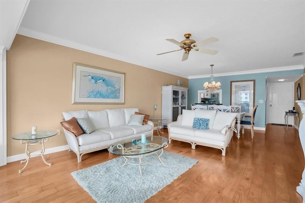 For Sale: $190,000 (2 beds, 2 baths, 1060 Square Feet)