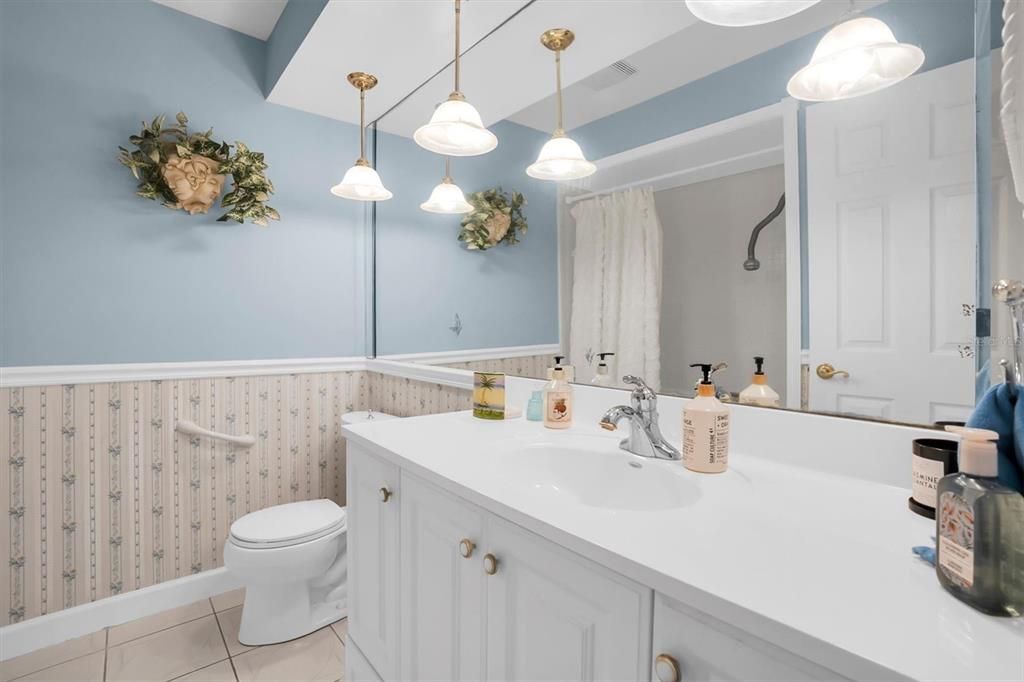 For Sale: $190,000 (2 beds, 2 baths, 1060 Square Feet)