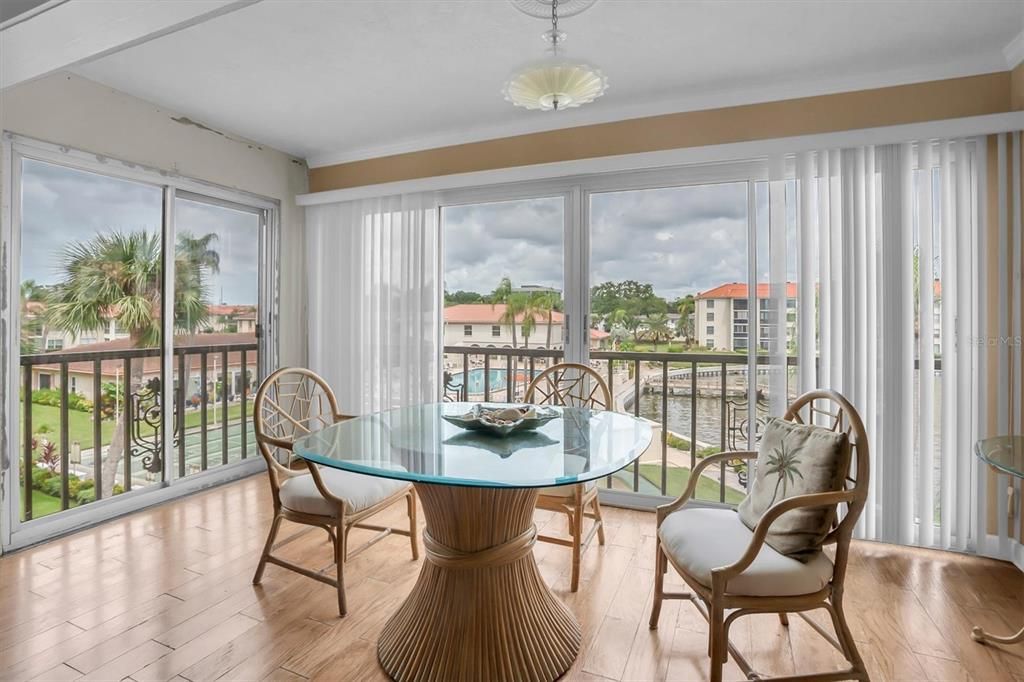For Sale: $190,000 (2 beds, 2 baths, 1060 Square Feet)
