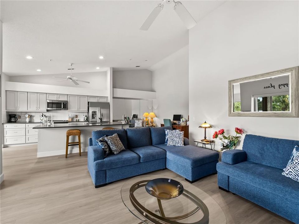 For Sale: $339,900 (2 beds, 2 baths, 1210 Square Feet)