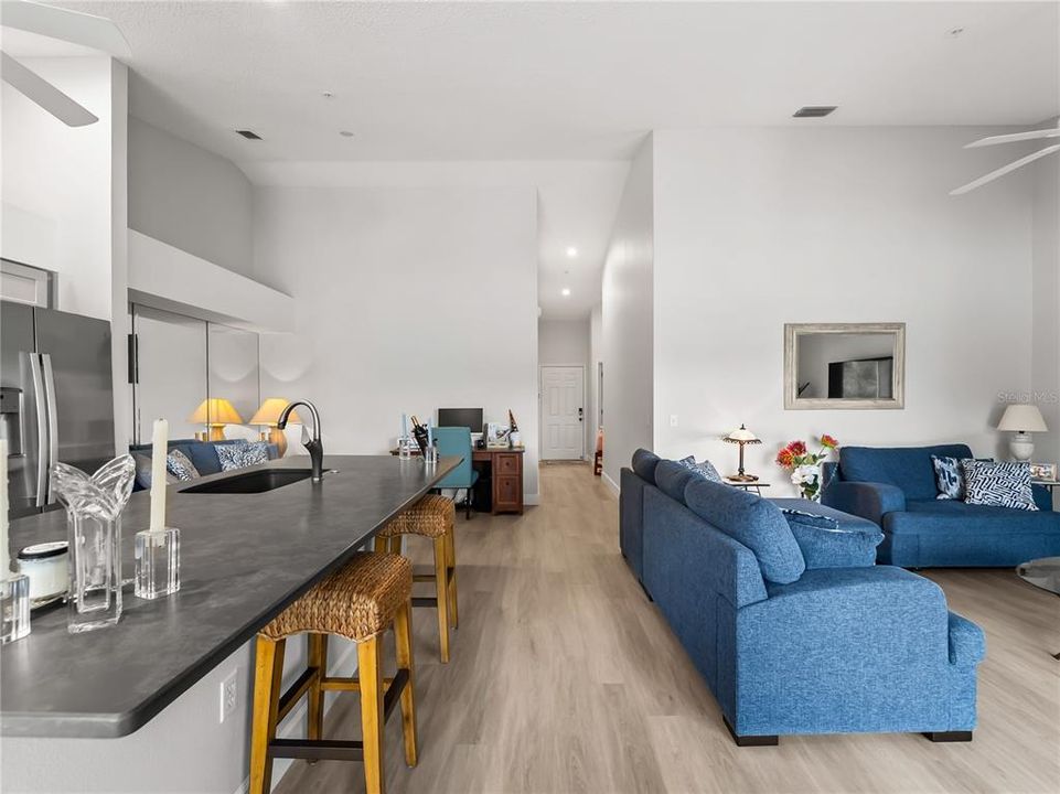 For Sale: $339,900 (2 beds, 2 baths, 1210 Square Feet)