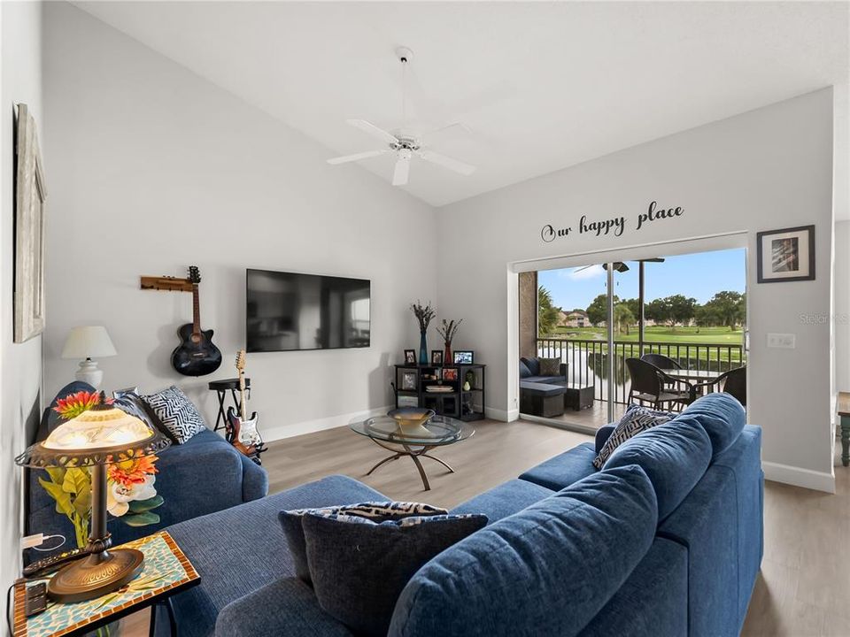 For Sale: $339,900 (2 beds, 2 baths, 1210 Square Feet)