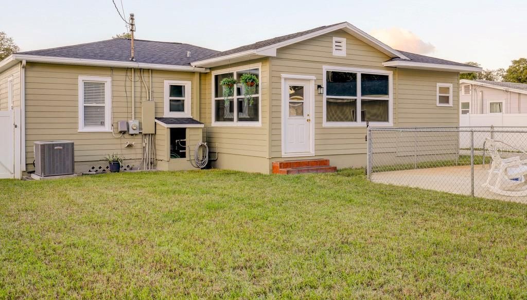 На продажу: $579,900 (3 спален, 2 ванн, 1456 Квадратных фут)
