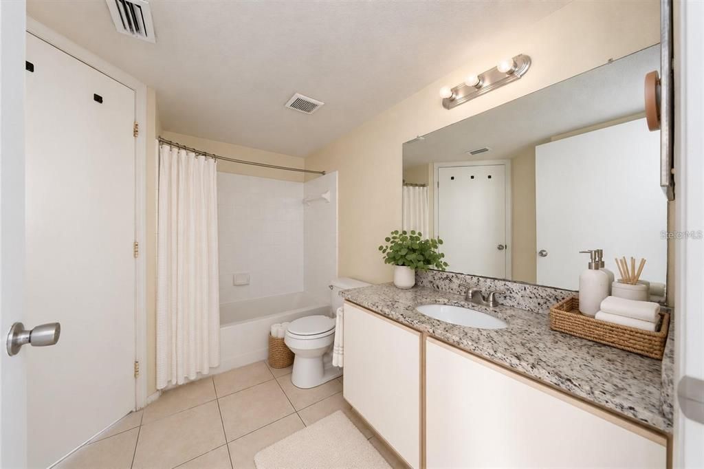 For Rent: $1,400 (2 beds, 2 baths, 1026 Square Feet)