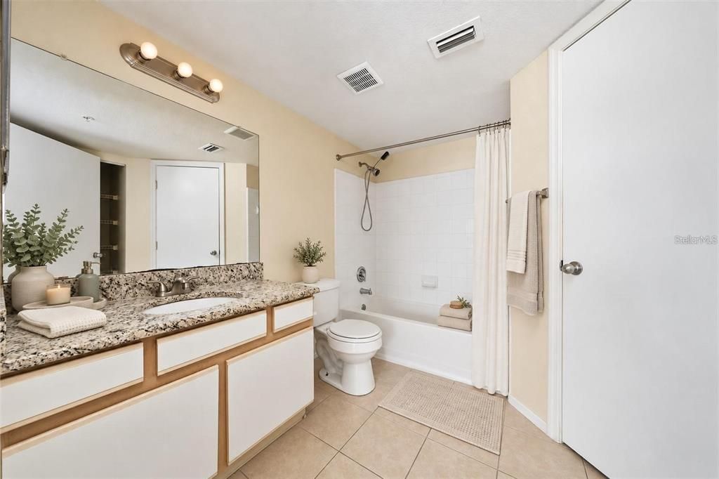 For Rent: $1,400 (2 beds, 2 baths, 1026 Square Feet)