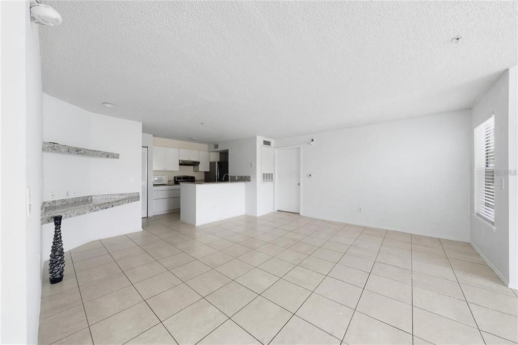 For Rent: $1,400 (2 beds, 2 baths, 1026 Square Feet)