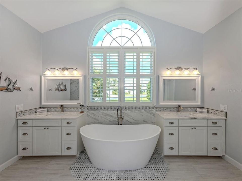 For Sale: $399,000 (2 beds, 2 baths, 1738 Square Feet)