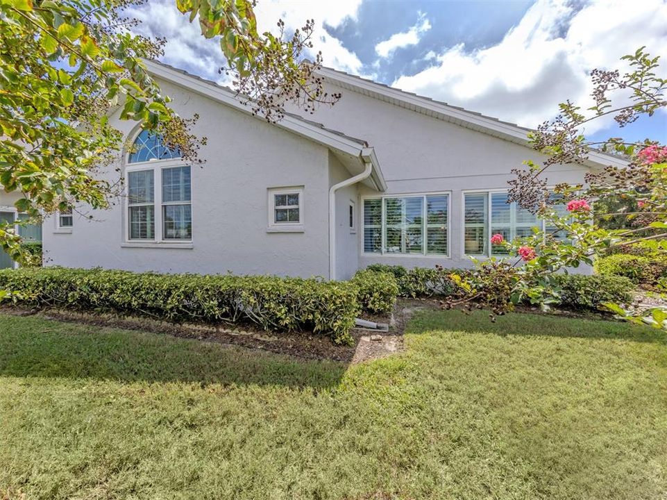 For Sale: $399,000 (2 beds, 2 baths, 1738 Square Feet)