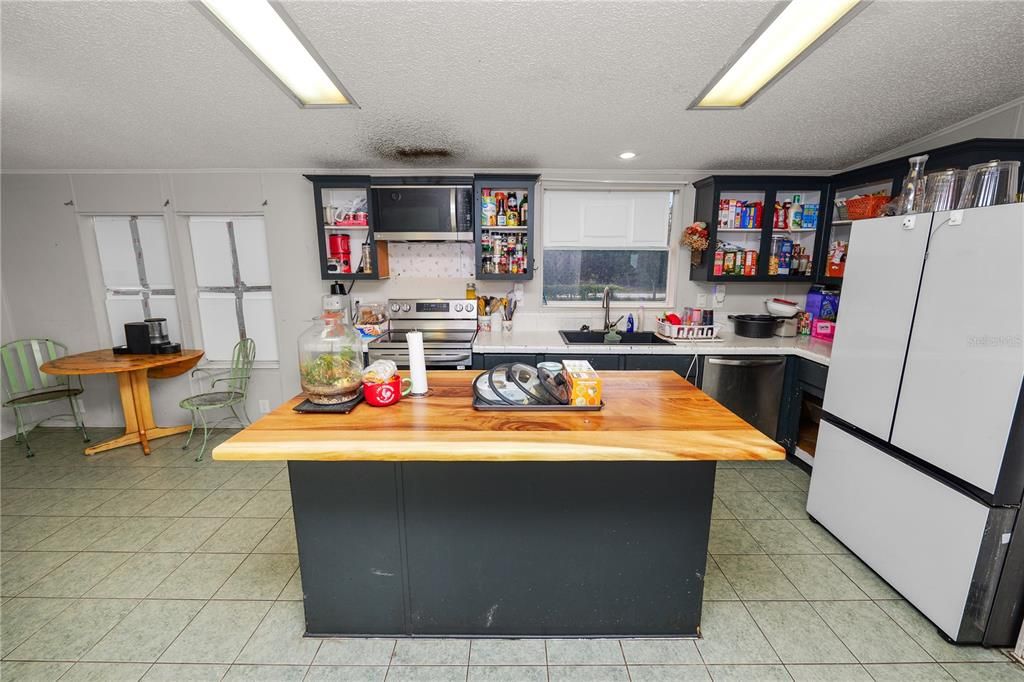For Sale: $199,000 (4 beds, 2 baths, 2172 Square Feet)