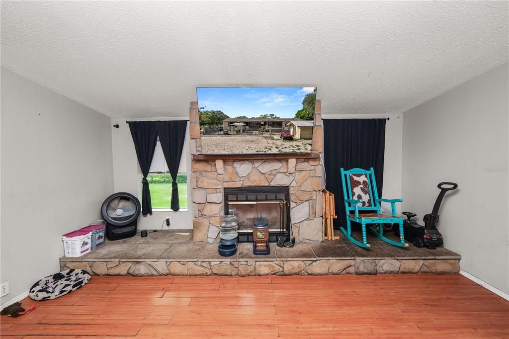 For Sale: $199,000 (4 beds, 2 baths, 2172 Square Feet)