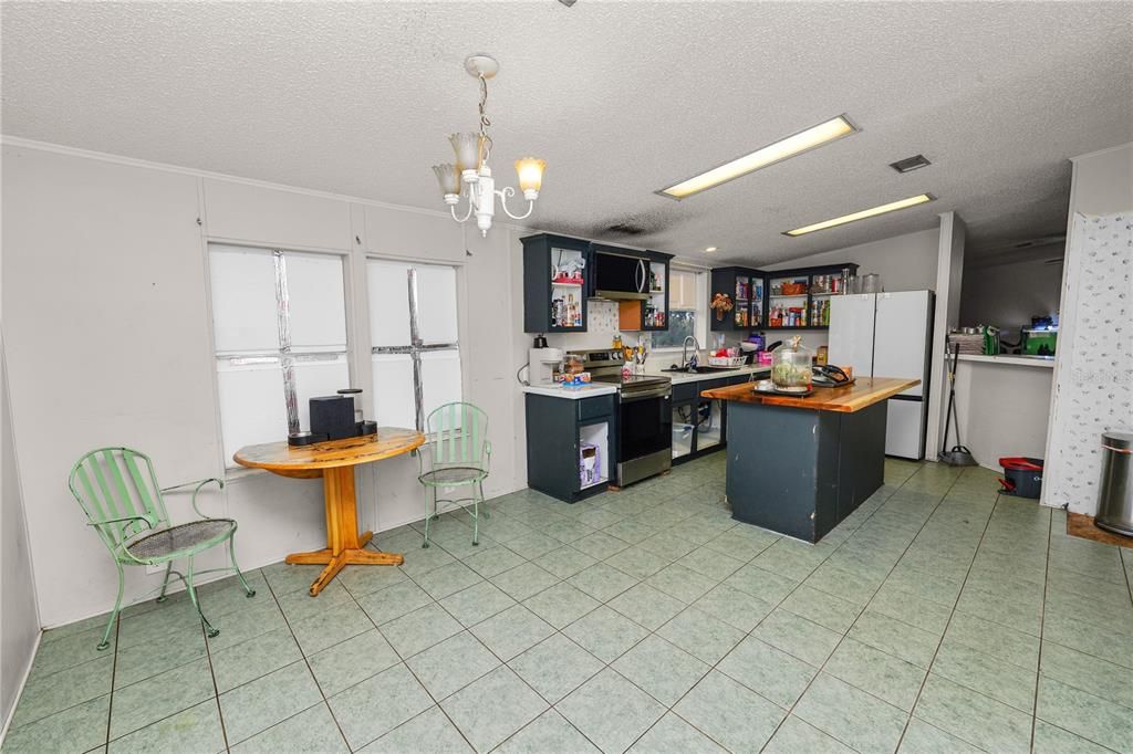 For Sale: $199,000 (4 beds, 2 baths, 2172 Square Feet)