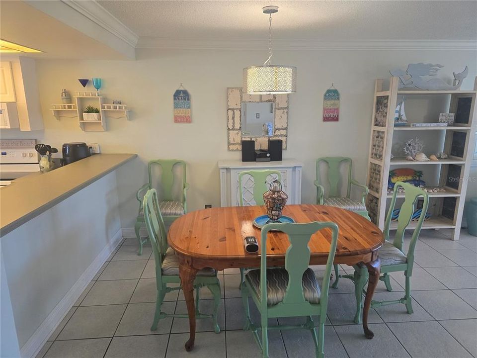 For Sale: $235,000 (2 beds, 2 baths, 1087 Square Feet)