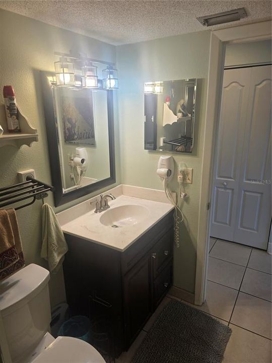For Sale: $235,000 (2 beds, 2 baths, 1087 Square Feet)