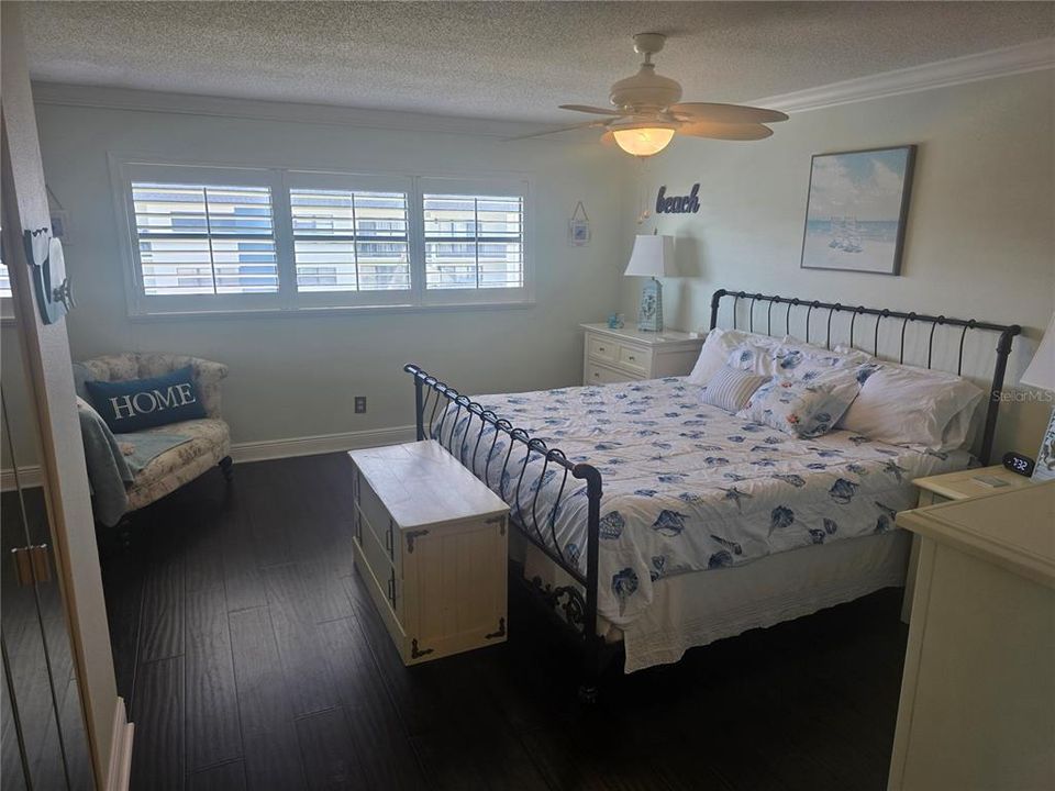 For Sale: $235,000 (2 beds, 2 baths, 1087 Square Feet)
