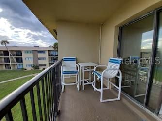 For Sale: $235,000 (2 beds, 2 baths, 1087 Square Feet)
