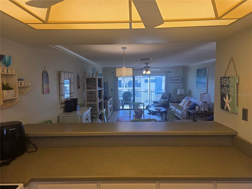 For Sale: $235,000 (2 beds, 2 baths, 1087 Square Feet)