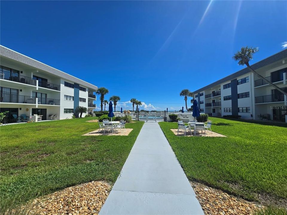 For Sale: $235,000 (2 beds, 2 baths, 1087 Square Feet)
