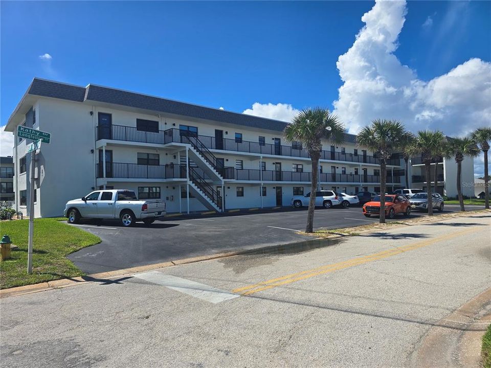 For Sale: $235,000 (2 beds, 2 baths, 1087 Square Feet)