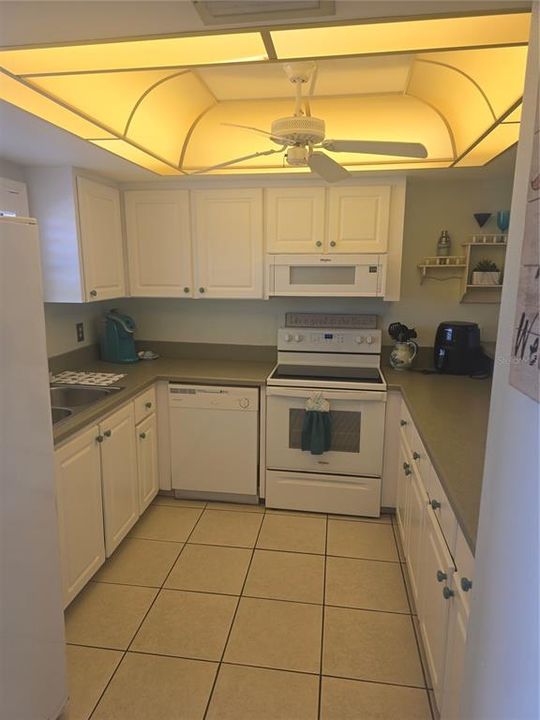 For Sale: $235,000 (2 beds, 2 baths, 1087 Square Feet)