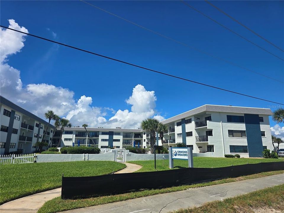 For Sale: $235,000 (2 beds, 2 baths, 1087 Square Feet)