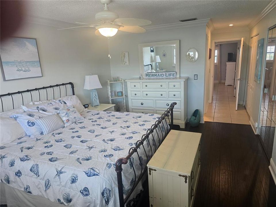 For Sale: $235,000 (2 beds, 2 baths, 1087 Square Feet)