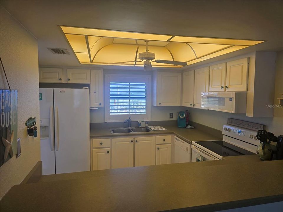For Sale: $235,000 (2 beds, 2 baths, 1087 Square Feet)