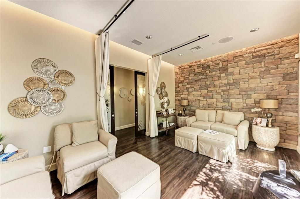 For Sale: $499,000 (2 beds, 2 baths, 1684 Square Feet)