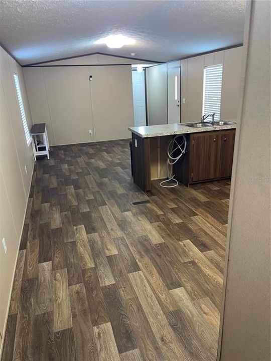 For Sale: $149,900 (2 beds, 2 baths, 840 Square Feet)