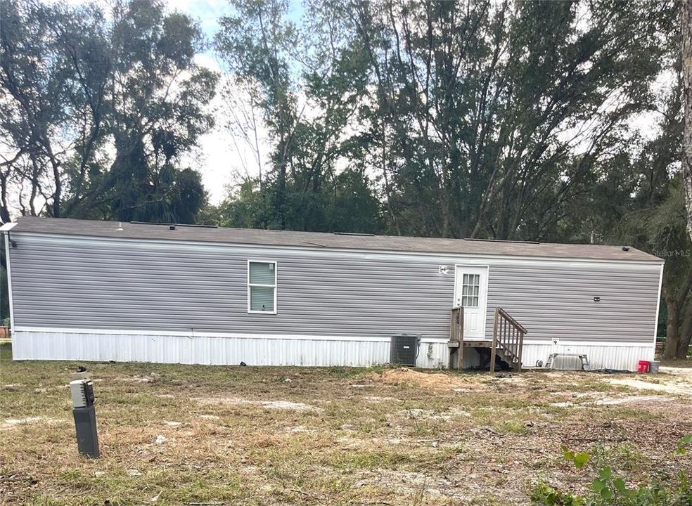 For Sale: $149,900 (2 beds, 2 baths, 840 Square Feet)
