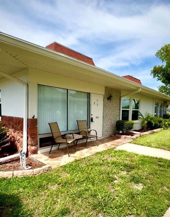 For Rent: $1,295 (2 beds, 1 baths, 825 Square Feet)