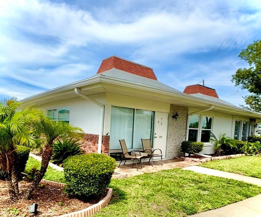 For Rent: $1,295 (2 beds, 1 baths, 825 Square Feet)