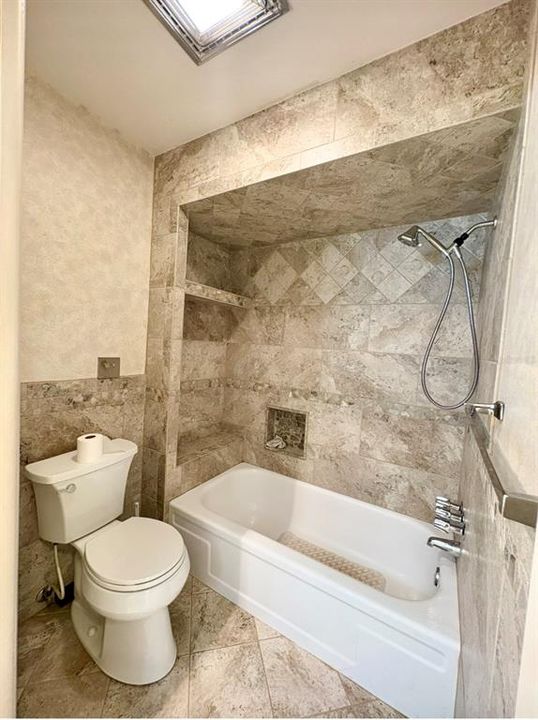 For Rent: $1,295 (2 beds, 1 baths, 825 Square Feet)
