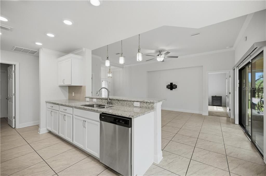 En Venta: $345,000 (3 camas, 2 baños, 1656 Pies cuadrados)
