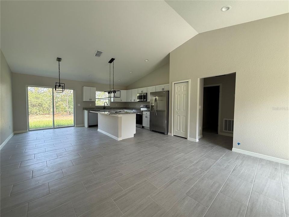 En Venta: $242,900 (3 camas, 2 baños, 1380 Pies cuadrados)