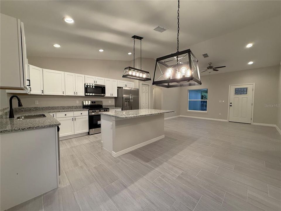 En Venta: $242,900 (3 camas, 2 baños, 1380 Pies cuadrados)