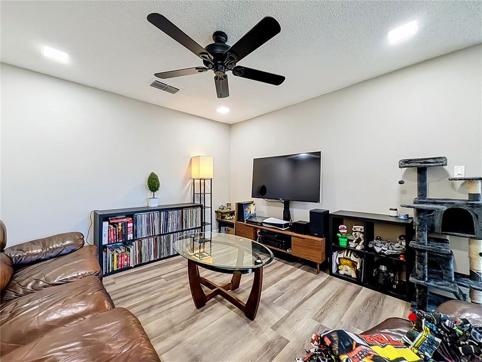 En Venta: $245,000 (2 camas, 1 baños, 1053 Pies cuadrados)