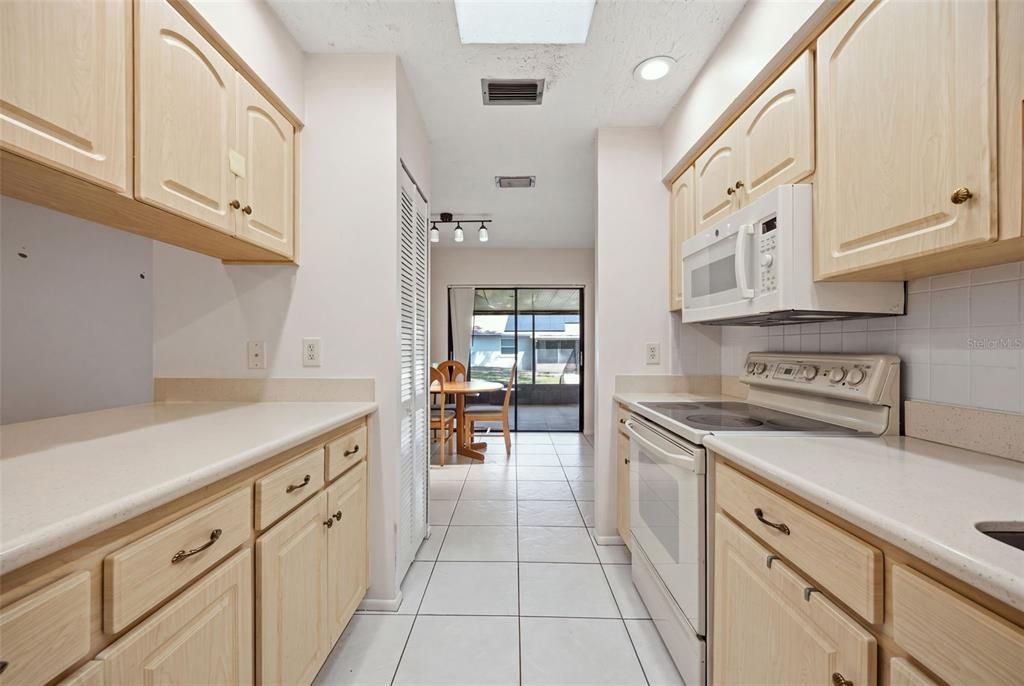 For Sale: $364,000 (3 beds, 2 baths, 1593 Square Feet)