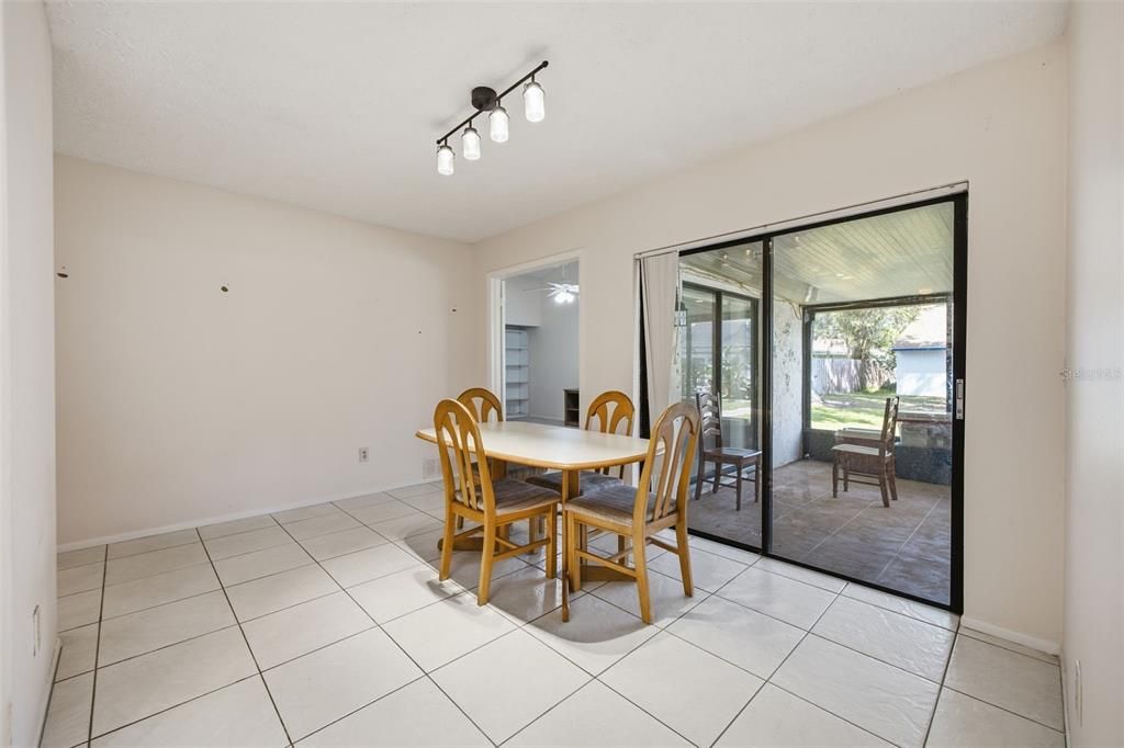 For Sale: $364,000 (3 beds, 2 baths, 1593 Square Feet)