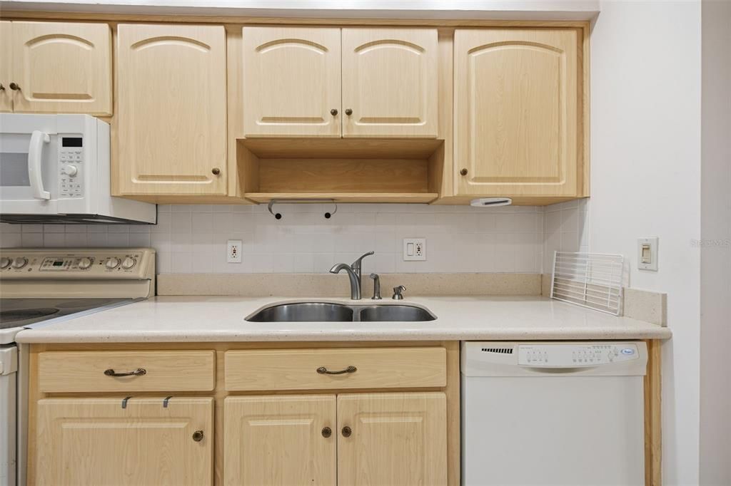 For Sale: $364,000 (3 beds, 2 baths, 1593 Square Feet)