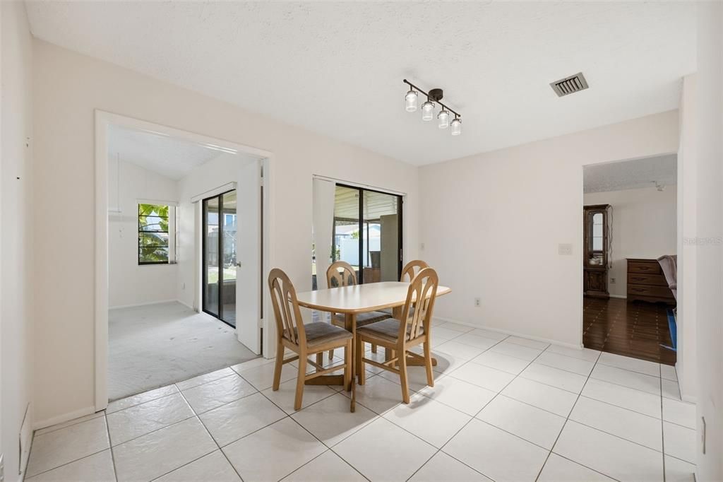 For Sale: $364,000 (3 beds, 2 baths, 1593 Square Feet)