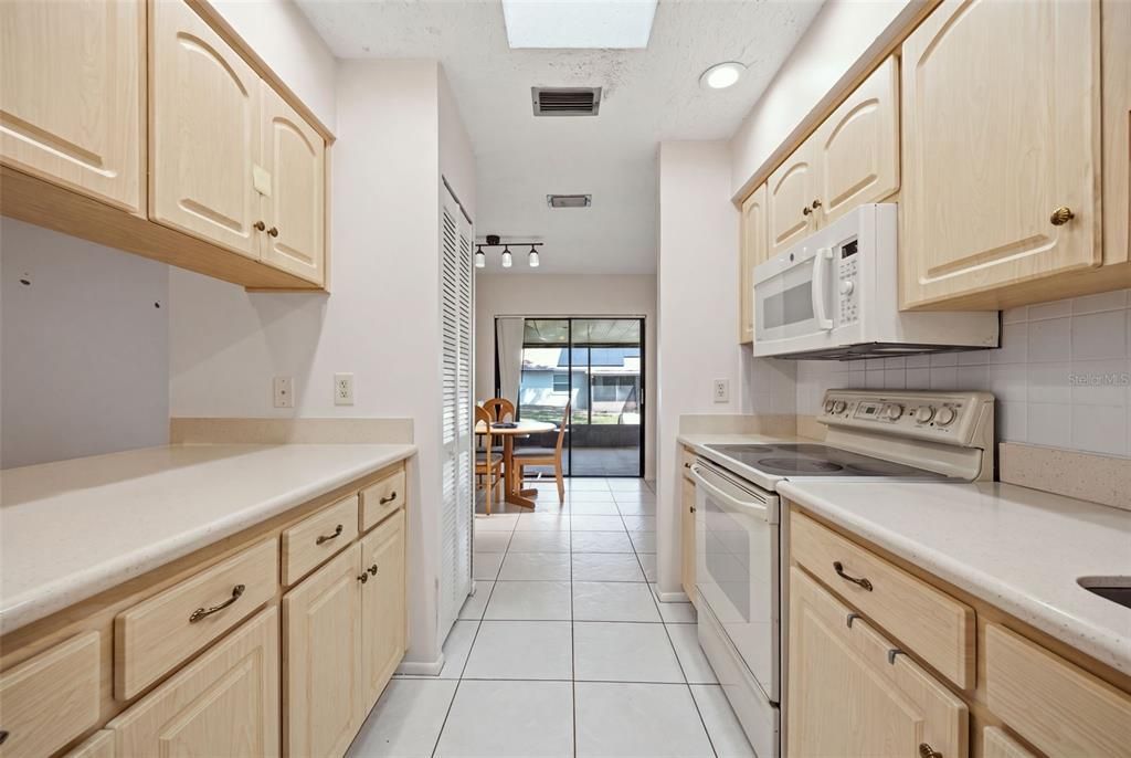 For Sale: $364,000 (3 beds, 2 baths, 1593 Square Feet)