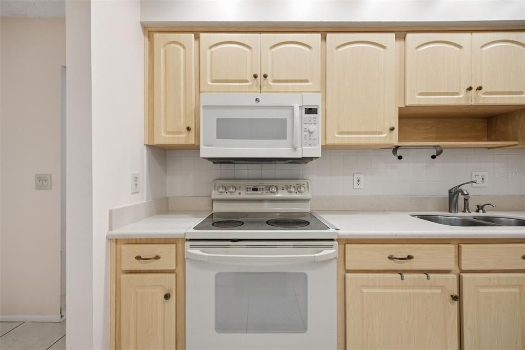 For Sale: $364,000 (3 beds, 2 baths, 1593 Square Feet)