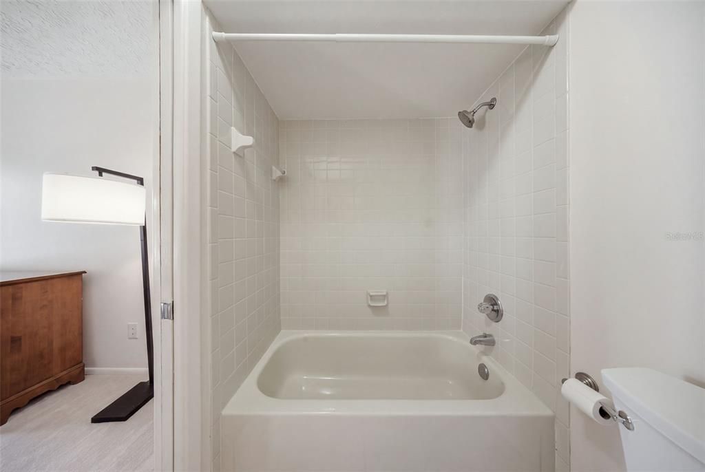 For Sale: $364,000 (3 beds, 2 baths, 1593 Square Feet)