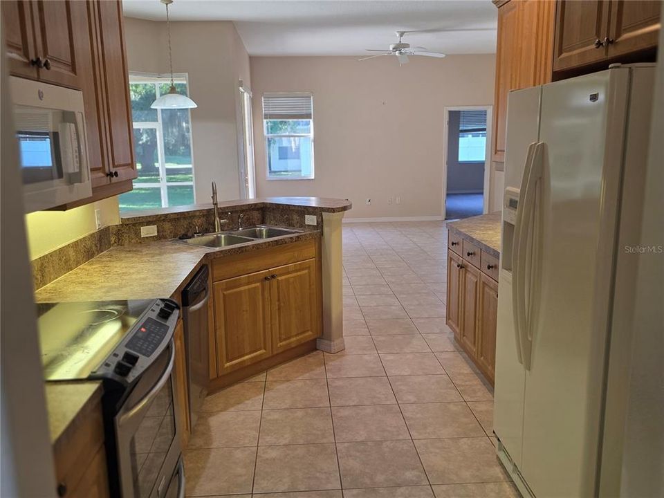 For Sale: $385,000 (4 beds, 2 baths, 2484 Square Feet)