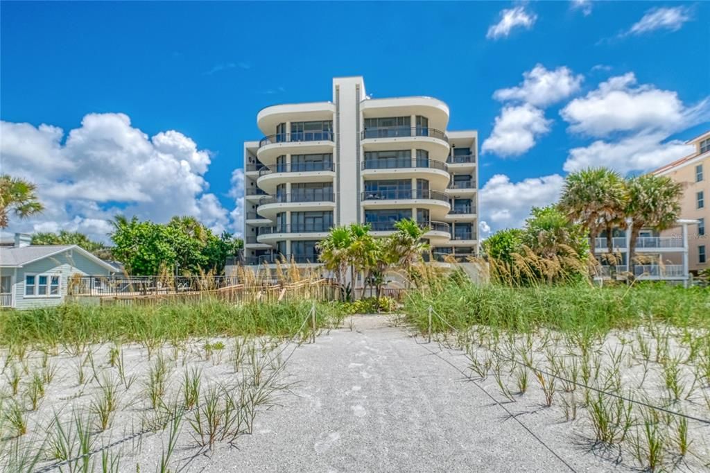 For Sale: $2,150,000 (3 beds, 2 baths, 2714 Square Feet)