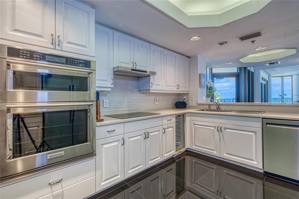 For Sale: $2,150,000 (3 beds, 2 baths, 2714 Square Feet)