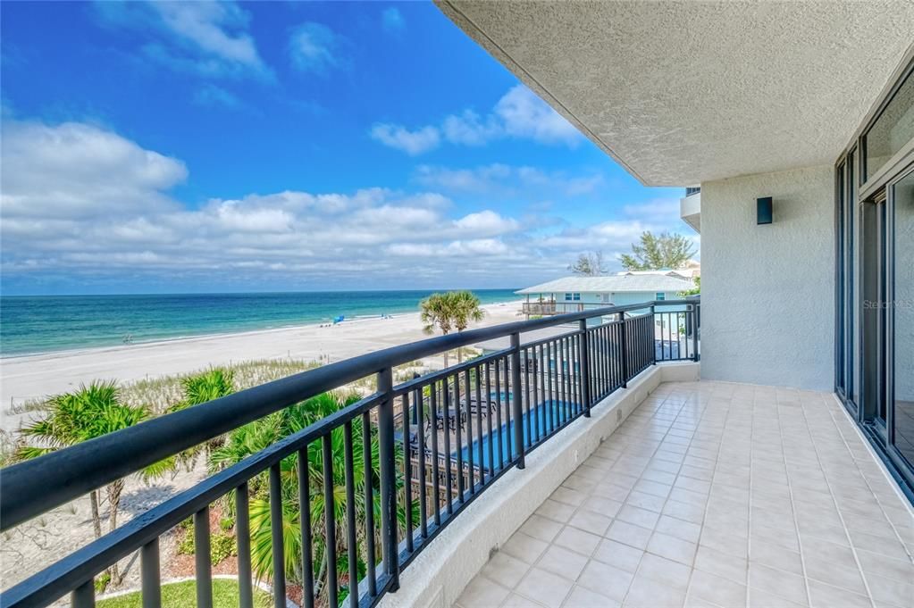 For Sale: $2,150,000 (3 beds, 2 baths, 2714 Square Feet)