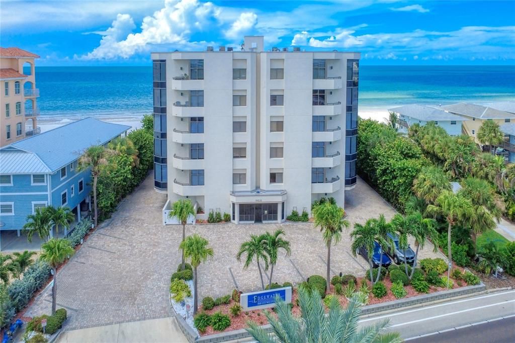 For Sale: $2,150,000 (3 beds, 2 baths, 2714 Square Feet)