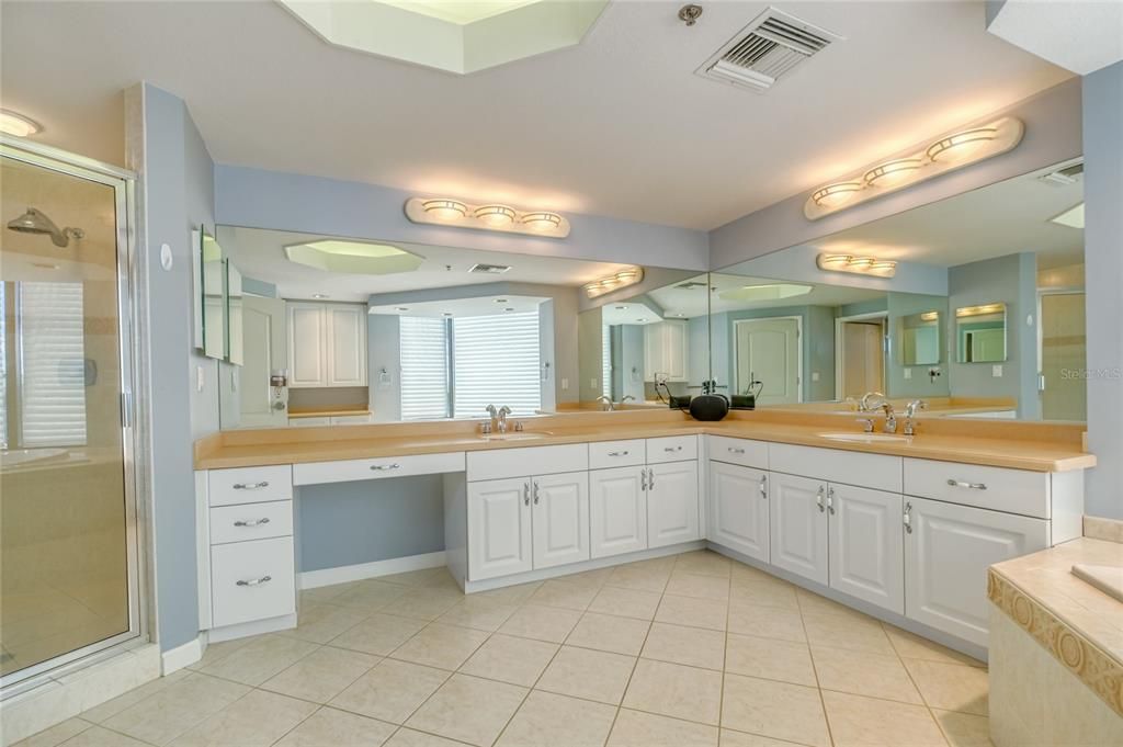 For Sale: $2,150,000 (3 beds, 2 baths, 2714 Square Feet)
