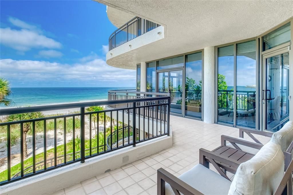 For Sale: $2,150,000 (3 beds, 2 baths, 2714 Square Feet)